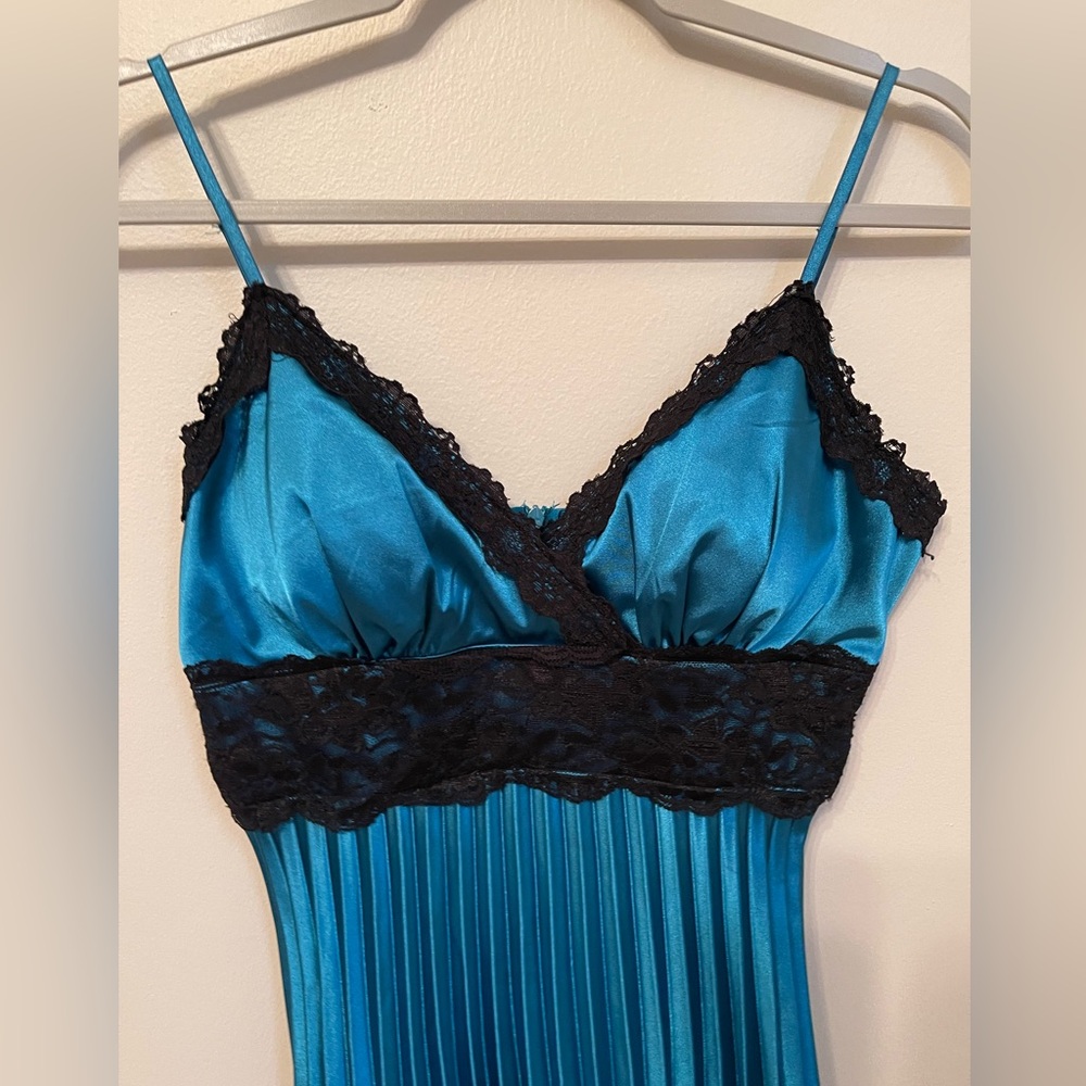 Charlotte Russe Vintage Y2K Satin and Lace Party Dress - Picture 4 of 6